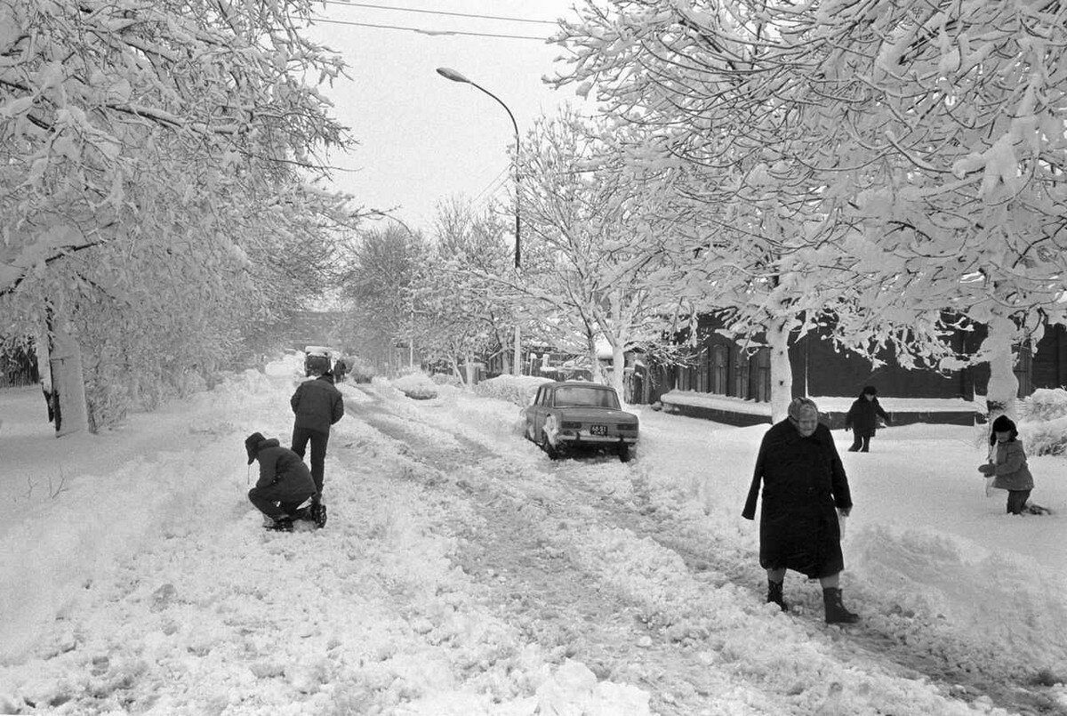 Страна Бухих. Дядя Гриша - хранитель падающих снежинок или как поймать свое  Счастье | Новосибирский Журнал | Дзен