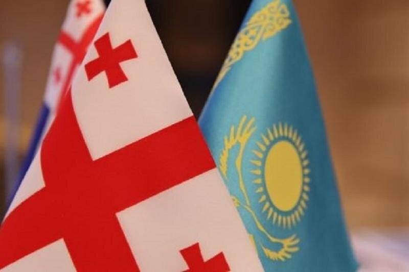 Флаги Казахстана и Грузии