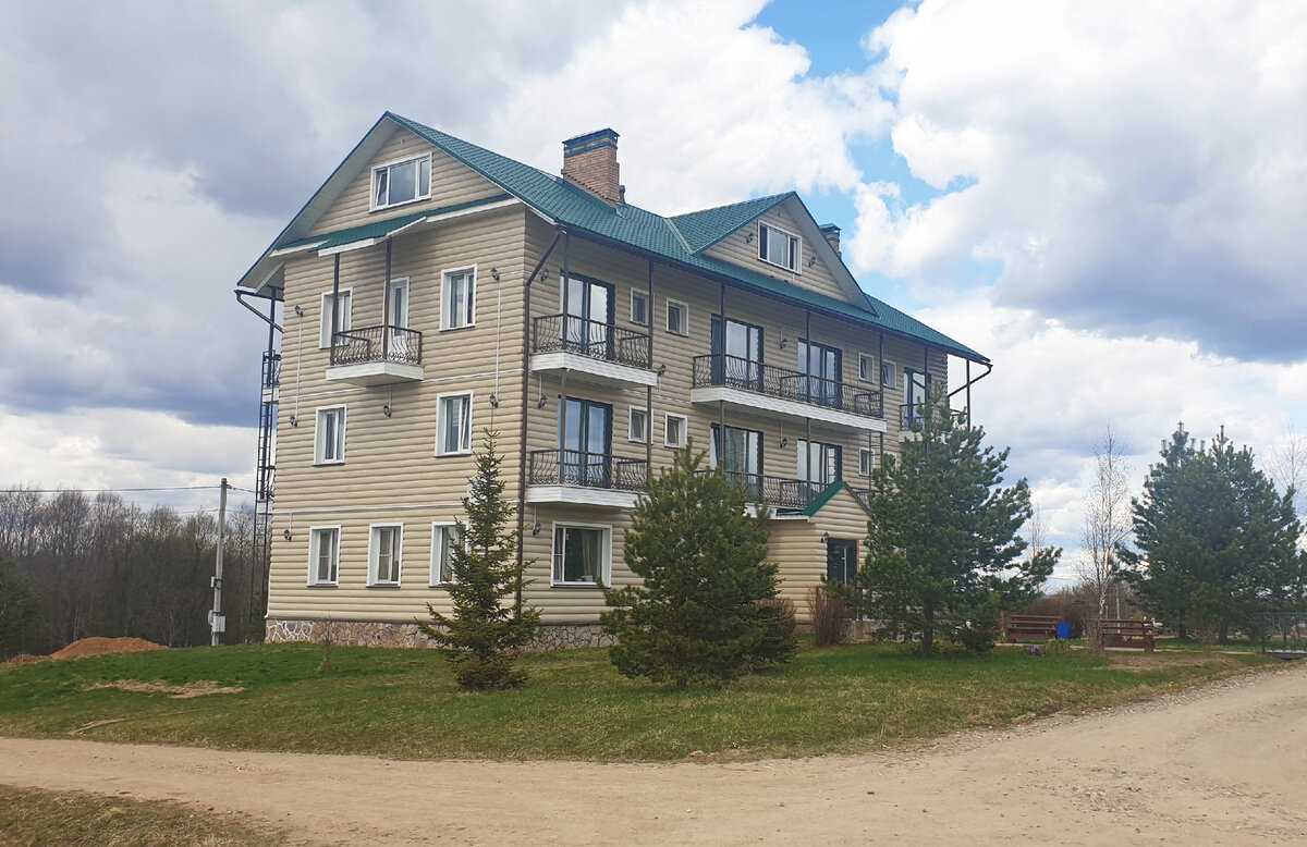 Отель комплекса "На ферме" по адресу: Ярославская область, Переславль-Залесский, д. Веслево, ул. Школьная, 61