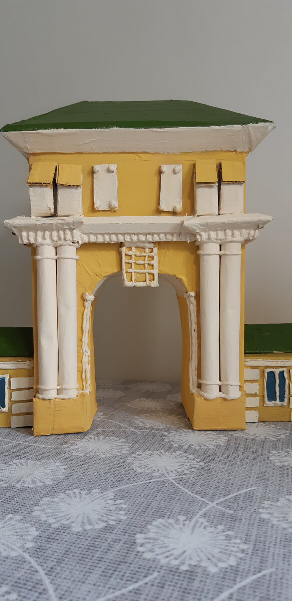 Московские (Екатерининские)Триумфальные ворота в городе Калуга Сегодня
Макет Московских триумфальных (Екатерининских) ворот в г. Калуга, 1775 г

На данный момент этот памятник архитектуры сохранился не полностью. Остался лишь один обелиск. Недавно был восстановлен второй. Самих триумфальных ворот уже давно нет, но сохранились старинные открытки, гравюры и фотографии на которых виден весь комплекс. В своей работе я постарался восстановить памятник истории любимой Калуги.

Никита Лысенков,

МБОУ "Гимназия №19" г. Калуги, ученик 7 класса "В"

"3D- модель арт-объекта для городского пространства"