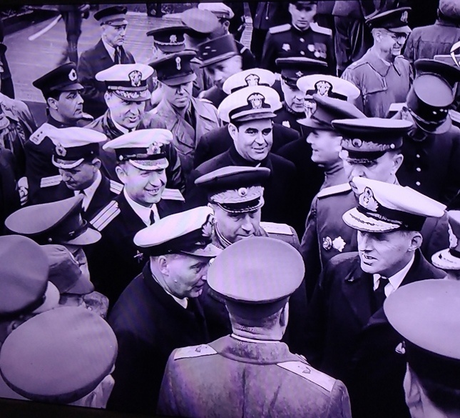 Маршал Победы Георгий Жуков среди союзников на Параде Победы на Красной площади в 1945 году. Скрин-шот кадра из документального фильма. 