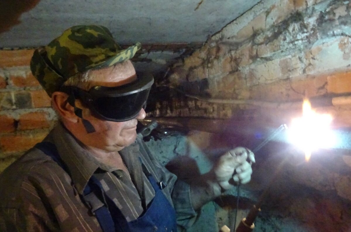 На фото: сварщик-универсал Сергей Бондарь