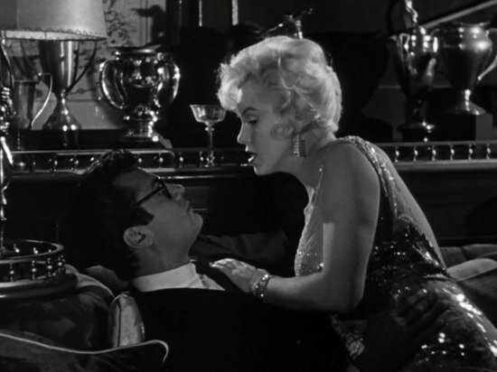     Будущая звезда родилась 1 июля 1926-го. Фото: кадр из фильма «В джазе только девушки»