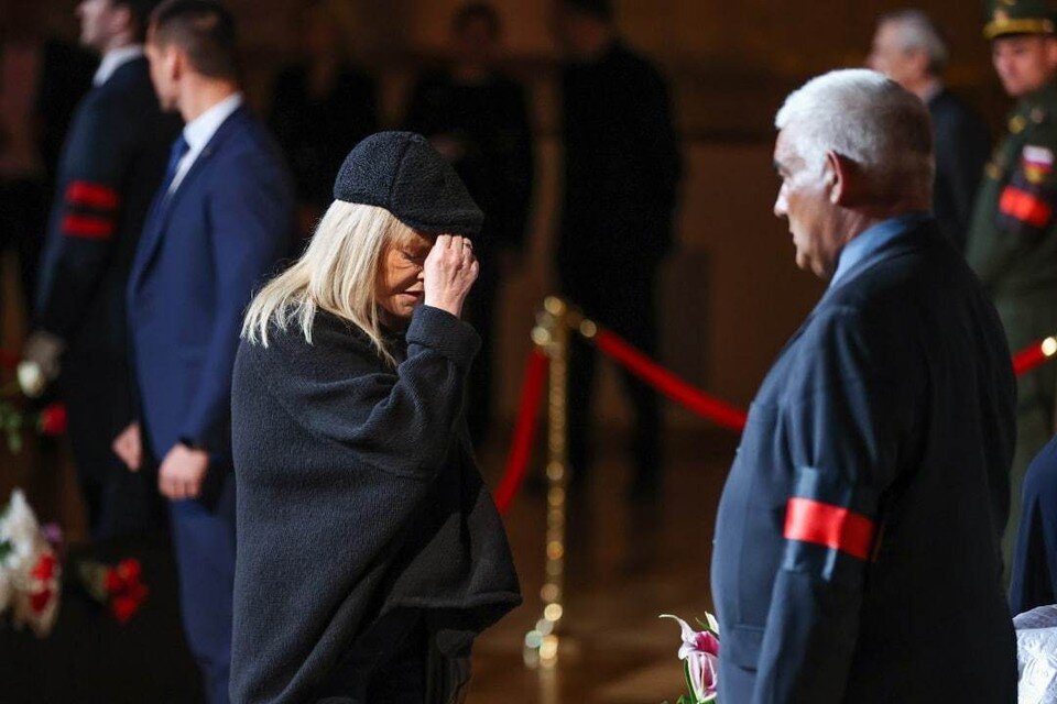    Алла Пугачева на прощании с Михаилом Горбачевым. Фото: Сергей Бобылев/ТАСС