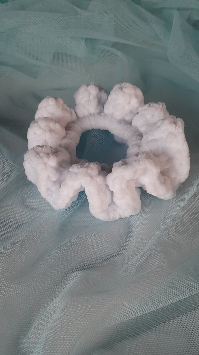 Белый скранч для волос