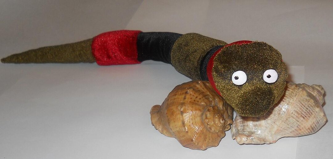 Червячок. Мягкая игрушка.