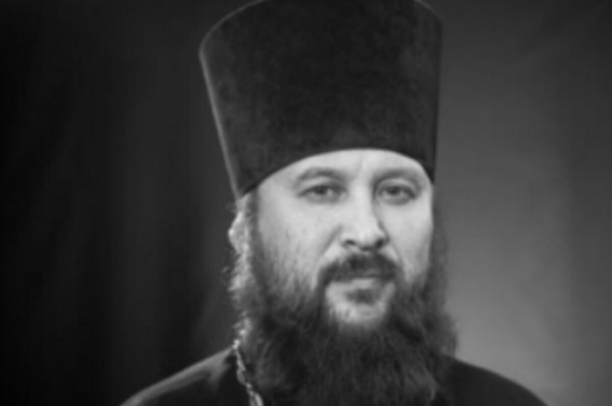    Сотни прихожан из села Исаково простились с батюшкой, погибшим на Украине