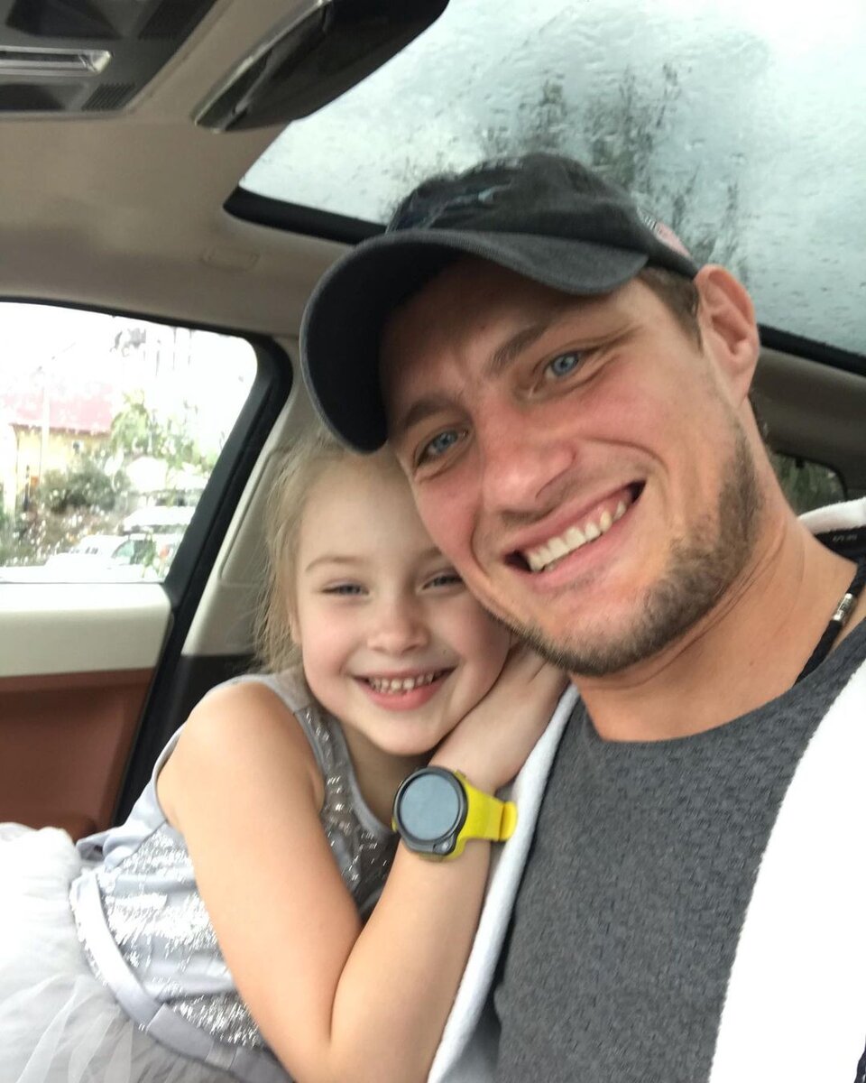    Александр создает образ хорошего отца, рассказала ЭлинаСоцсети Александра Задойнова