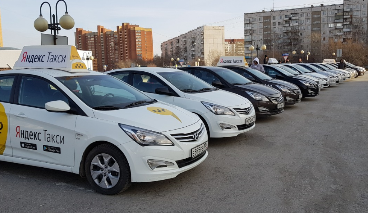 Аренда такси в нижнем новгороде. Hyundai Solaris taksi белый. Белый Хендай Солярис такси. Авто под такси.