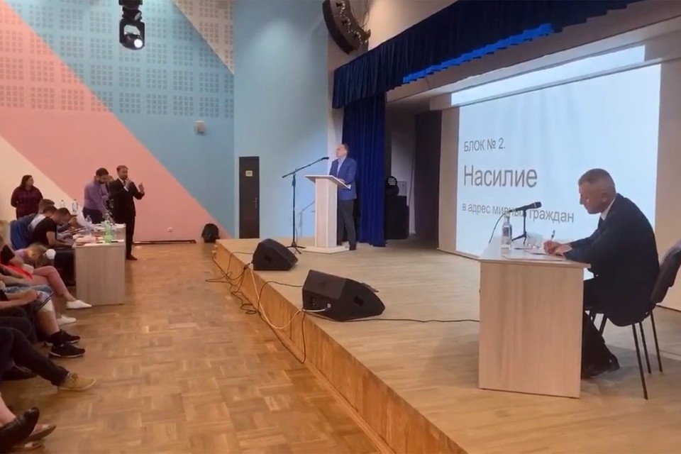     Встреча населения с депутатом длилась больше трех часов