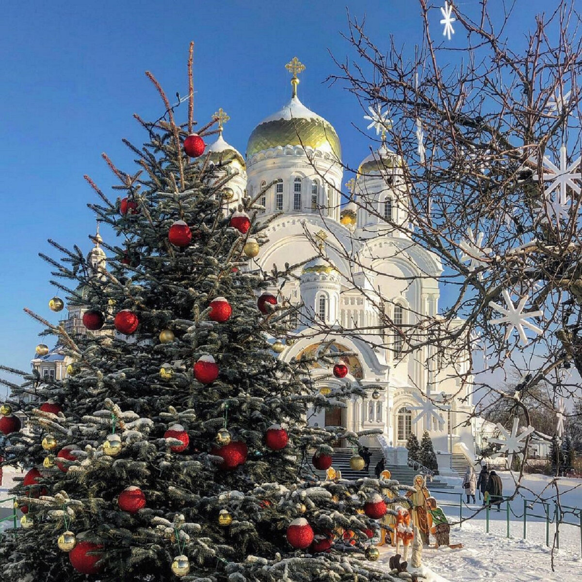 Рождественский храм фото. Дивеевский монастырь Рождество. Дивеевский монастырь Рождество 2020. Рождественская Церковь в Дивеево. Храм Дивеево зима.