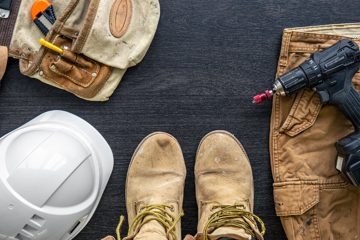 <a href="https://ru.freepik.com/free-photo/builder-clothes-worker-uniform-on-wooden-background-flat-lay_33379076.htm#query=%D1%80%D0%B5%D0%BC%D0%BE%D0%BD%D1%82&position=17&from_view=search&track=sph">Изображение от pvproductions</a> на Freepik