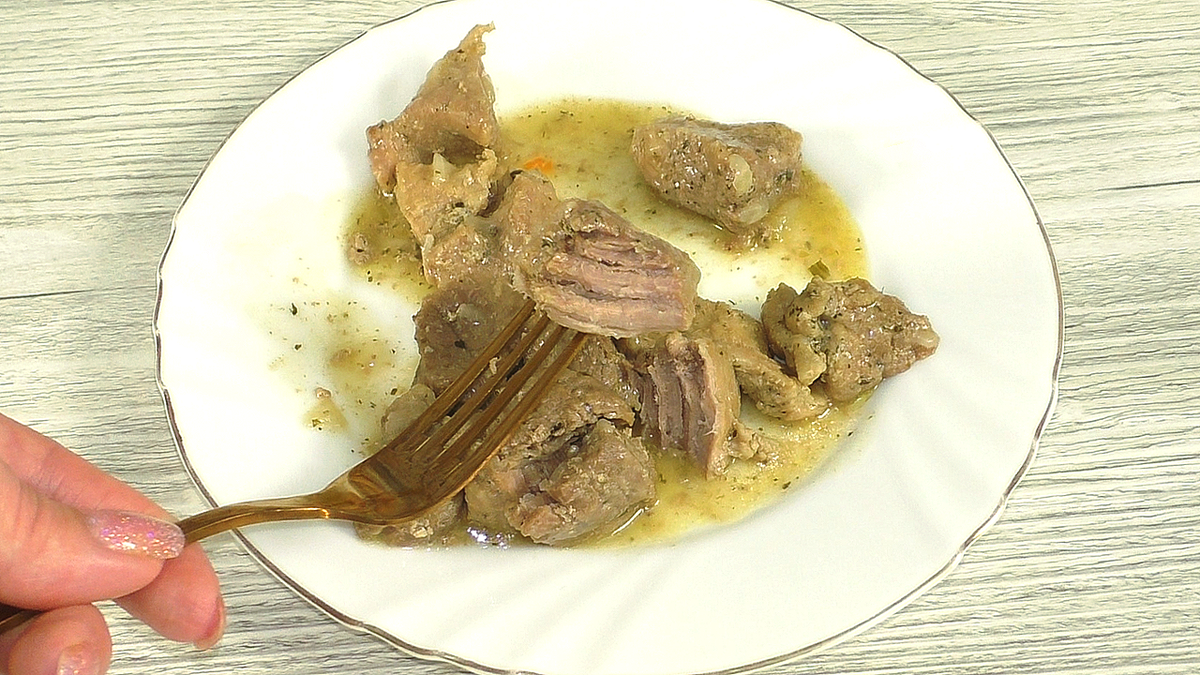 "Мясо по-Кремлевски" оно получается нежнее, чем тушёнка (его можно "губами" есть)