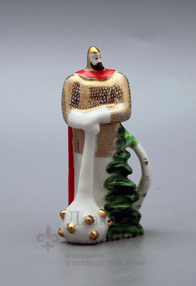 Фигурка «Богатырь», скульптор Львов Ю. М., фарфор, Песочное, 1968 г.