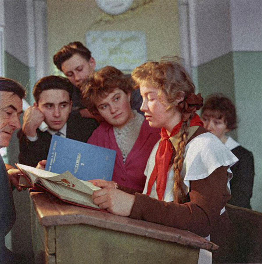 На занятиях чеховского литературно-творческого кружка, Таганрог, 1960. Исаак Тункель/МАММ/МДФ