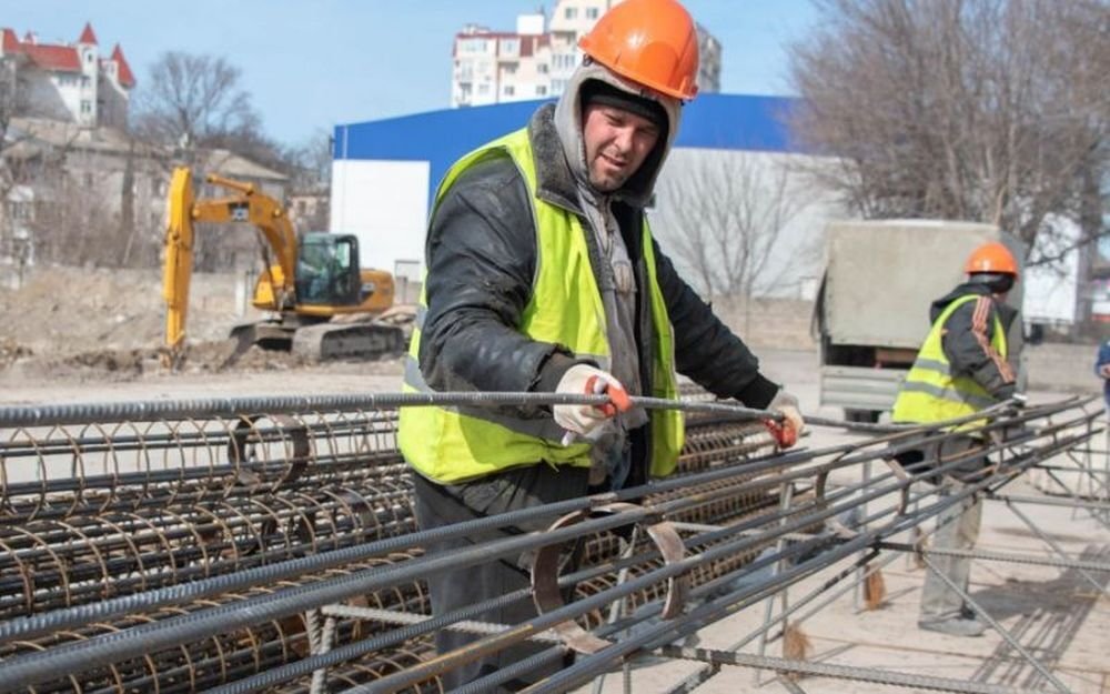 Реконструкция спорткомплекса имени 200-летия Севастополя. Фото: obyektiv.press