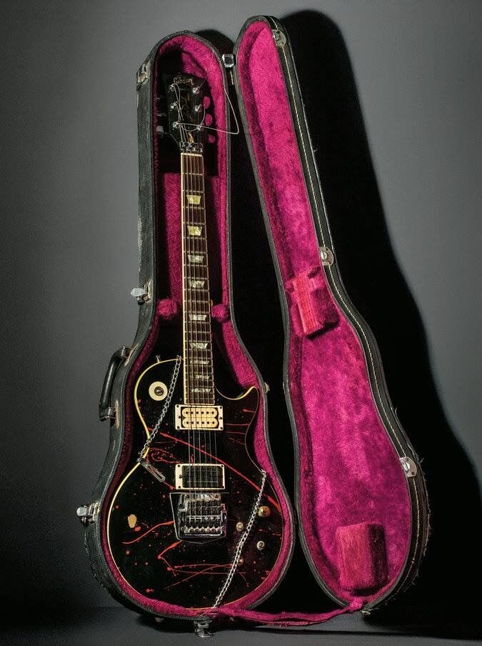 Первые гитары. Джефф Ханнеман с les Paul. Jeff Hanneman Gibson. Ханнеман гитара. Gibson les Paul Джеффа Ханнемана.