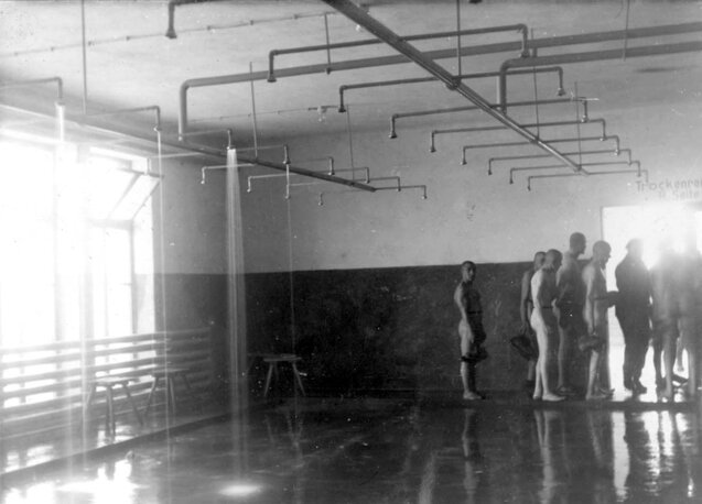 Общая душевая комната, Освенцим