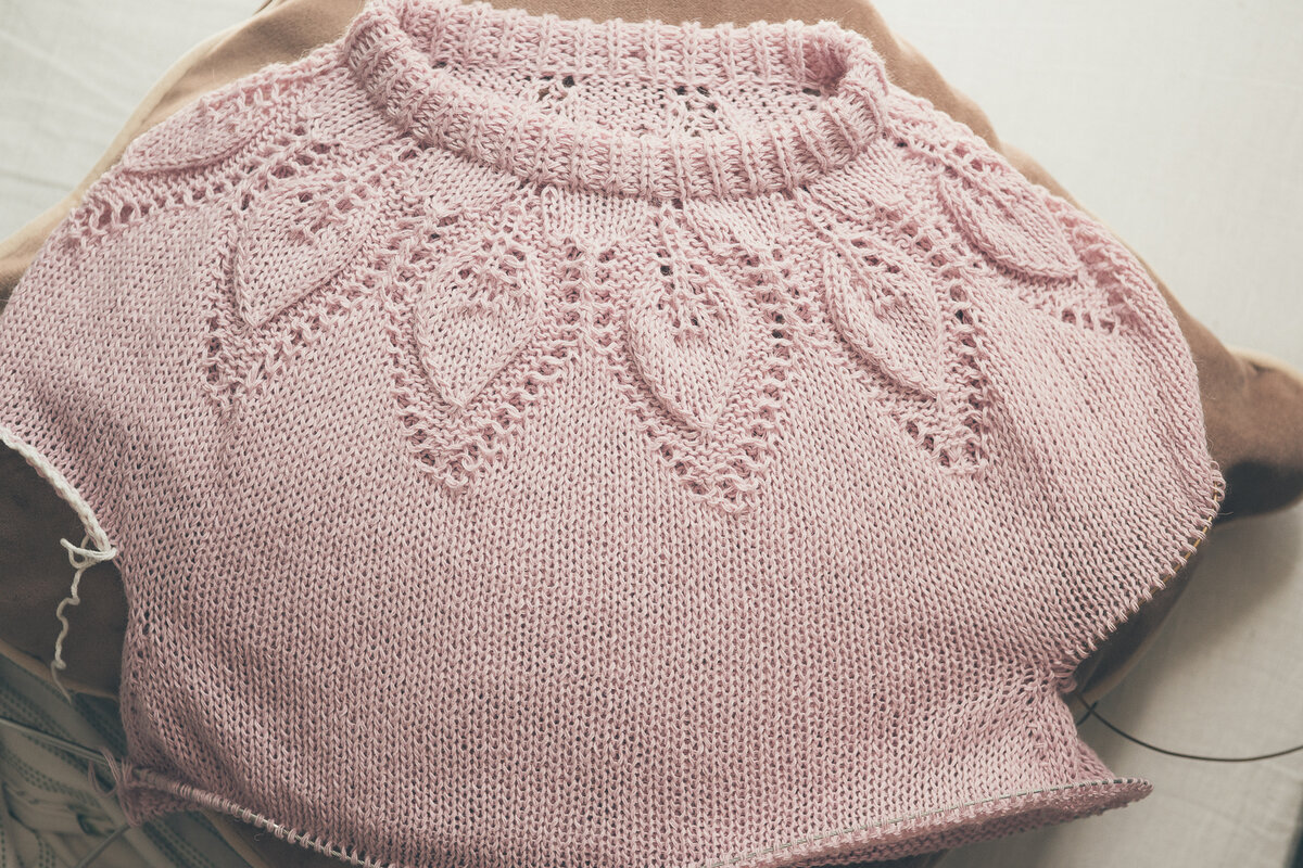 Наталья котельникова ирландское кружево. Вяжем вместе с натальей. Шаль вивьен спицами. Вязание вязунчик. Свитер с узором шишечки спицами.