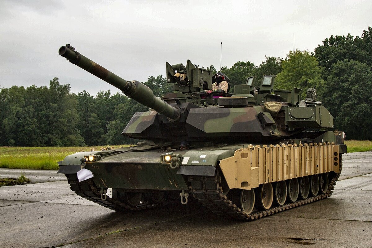 Американец танк. Танк m1 Abrams. Танк Абрамс м1а2. Танк Abrams m1a2. Танк m1 «Абрамс».