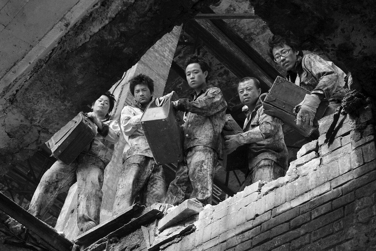 Ян Фудун. Семь мудрецов в бамбуковой роще, часть V, 2007 91'41''. Кадр из видео. Чёрно-белый фильм, снятый на 35 мм плёнку, переведённый в DVD-формат. Звук.
Изображение предоставлено ShanghART Gallery