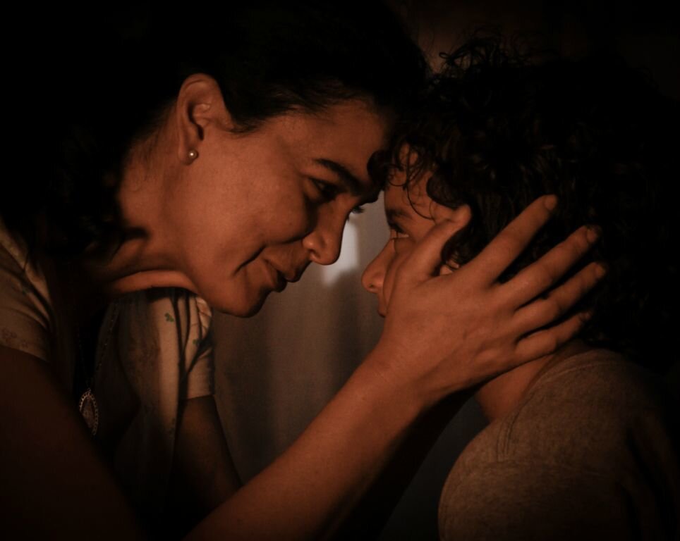 История матери, которая сталкивается с паранормальными явлениями в своем старом доме. Спустя 30 лет после инцидента, она возвращается в этот дом, чтобы разгадать тайну этих событий