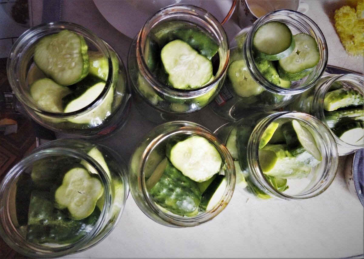 Плотно уложенные баночки