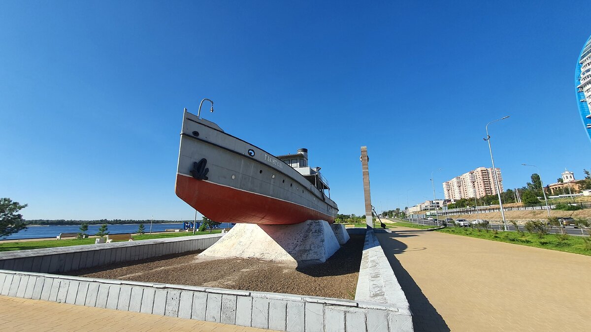 Катер "Гаситель". Город Волгоград (фото из личного архива)