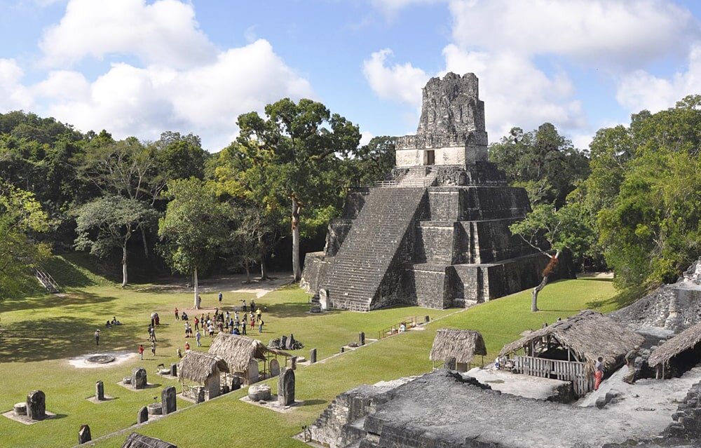 Древний храм майя (Национальный парк Тикаль, Гватемала)