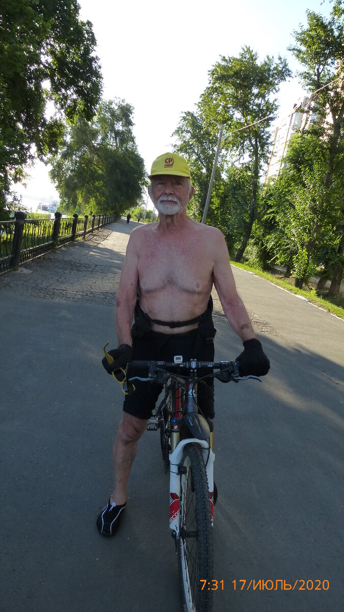 Владимир Анатольевич - ему без малого 80 лет.