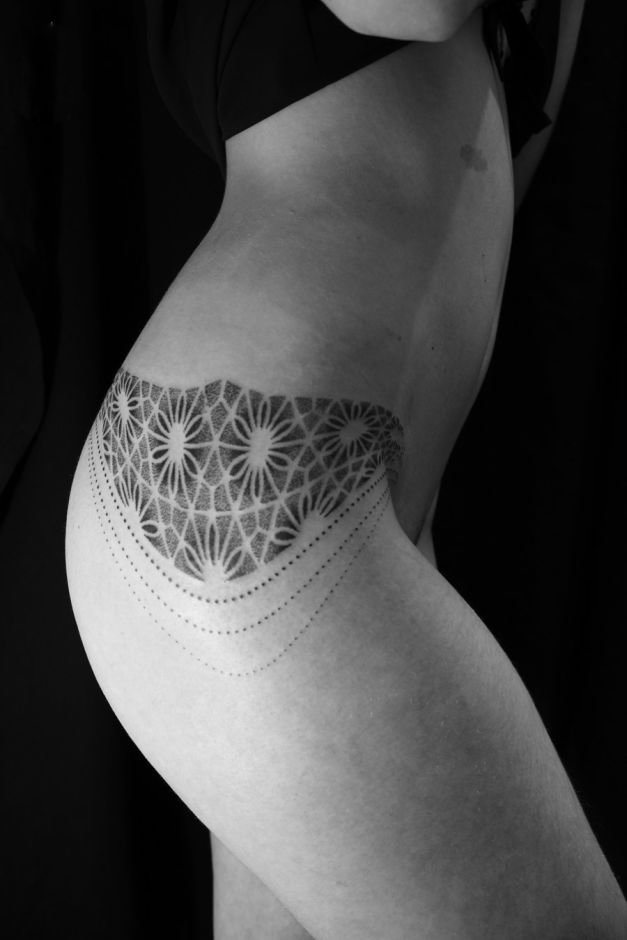 Чаще всего этот стиль, по крайней мере я, встречаю в татуировках