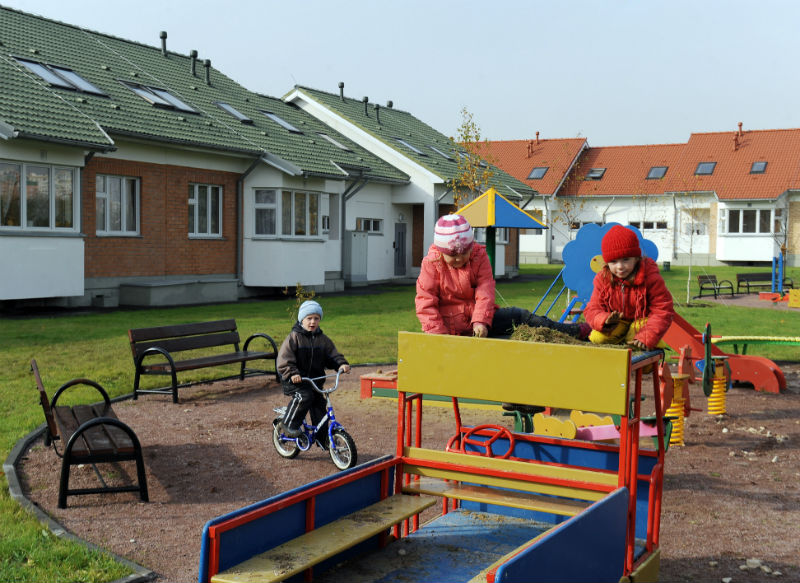 Одно из правил сельской ипотеки — ее нельзя взять в обеих столицах и городах Московской области (Фото: ТАСС/ Владимир Астапкович ) 