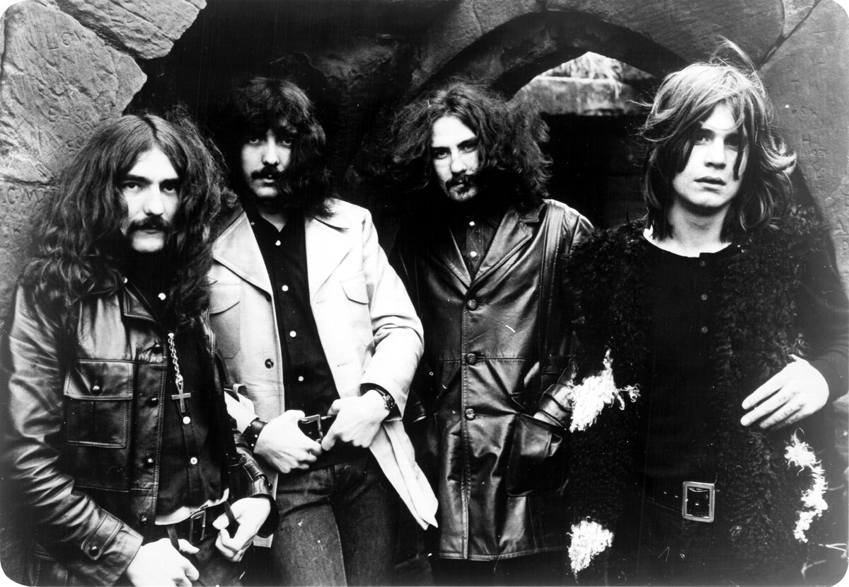 Источник: https://img1.goodfon.ru/original/2789x1925/4/81/black-sabbath-rock-heavy.jpg