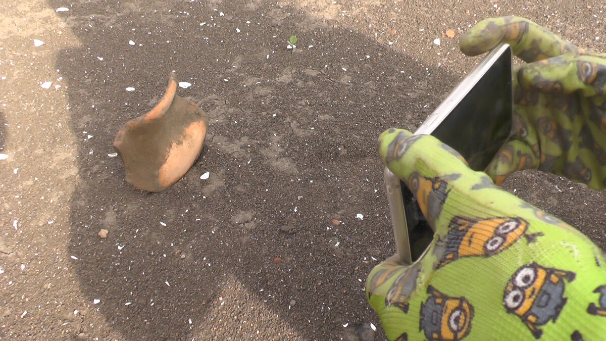 "черепки"  от глиняной посуды.