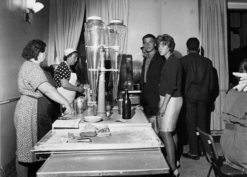 Рада приветствовать вас, дорогие читатели!
Сегодня я хочу рассказать вам о 70-х годах прошлого века. Время было просто удивительное! Наверно, самое спокойное время за всю историю Советского союза.-7-2