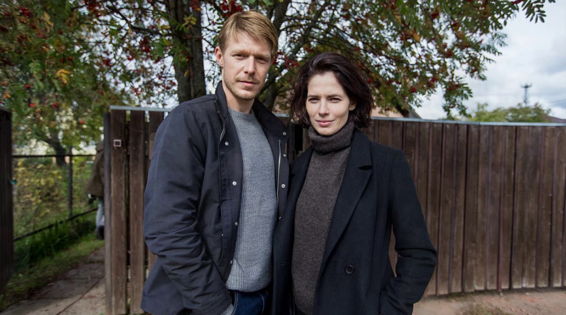 Н.Ефремов и Ю.Снегирь в роли следователей, пытающихся поймать маньяка. Кадр из сериала.