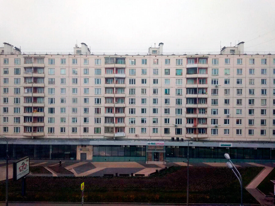 Многоэтажка, фото автора ©Пособие семье и детям