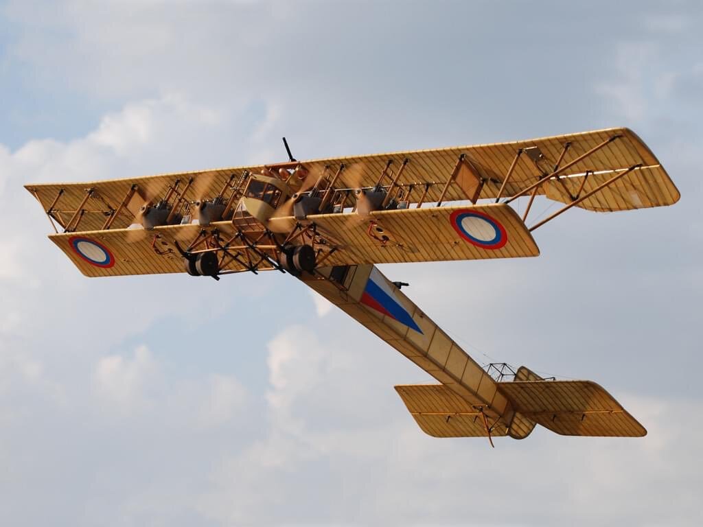 Тяжелый бомбардировщик "Илья Муромец" - хотя и не главный герой этой статьи, но к делу, таки, причастен. Изображение взято в открытом доступе.