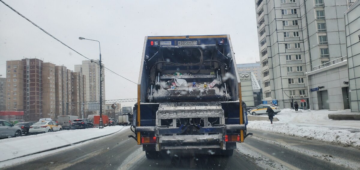 фото автора. Интересно, когда все начнет вылетать из машины?