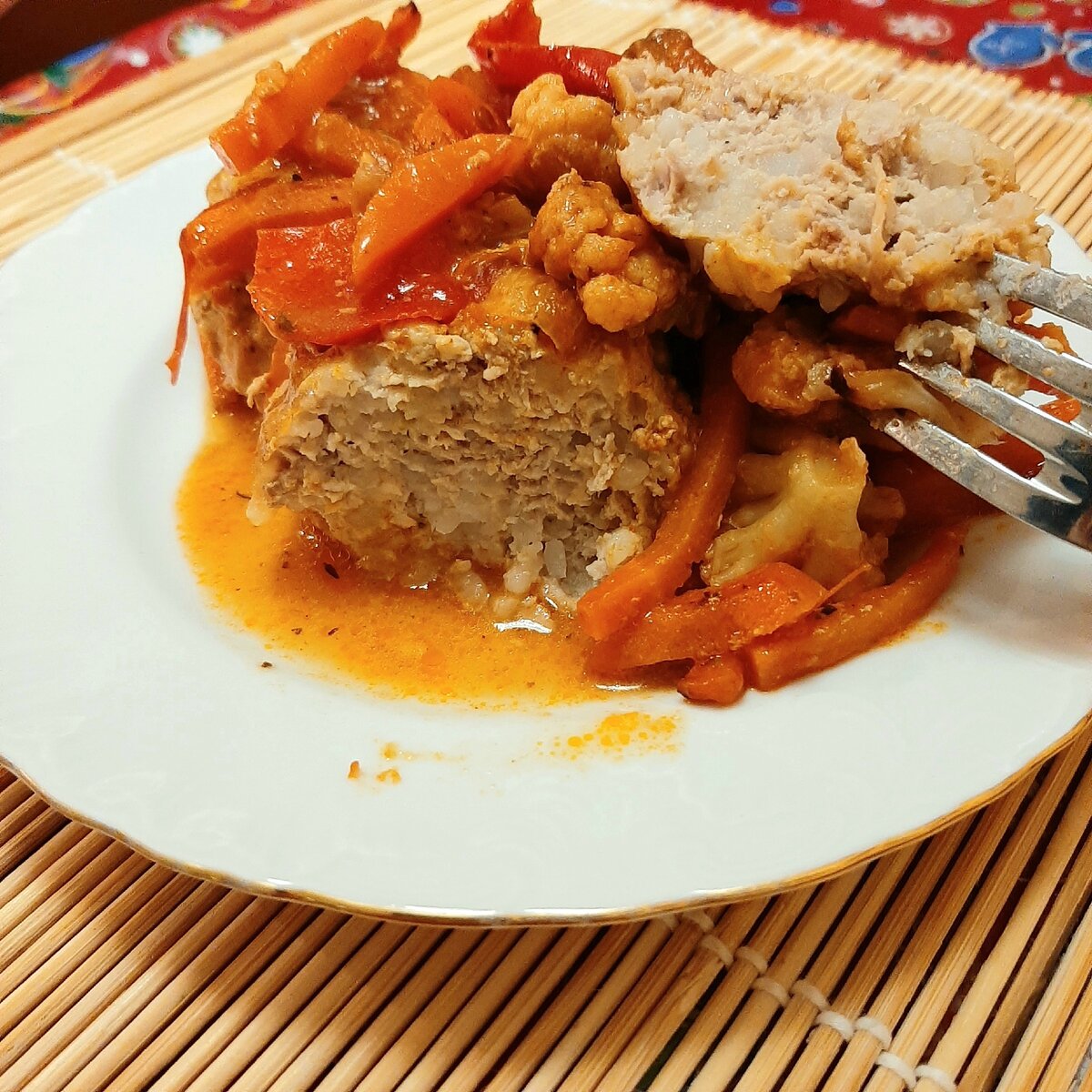 Тефтели,  запечённые с овощами 