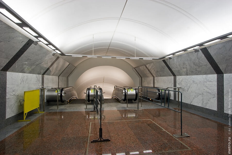 вестибюль метро сретенский бульвар. станция метро сретенский бульвар. станция чистые пруды сокольническая линия. станция сретенский бульвар. москва, мясницкая ул, д.