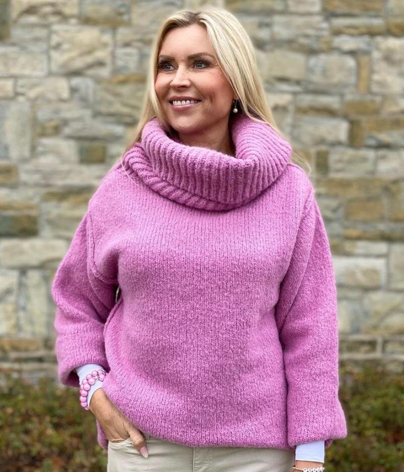 Стильные уютные свитера для женщин 40 +