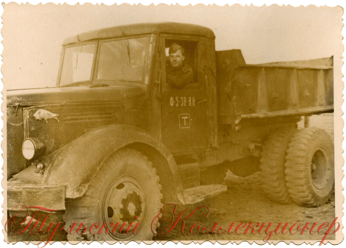 Солдат на грузовике МАЗ - 200