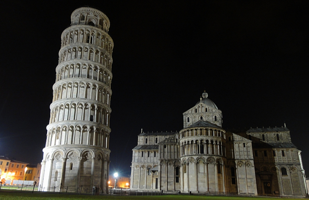 На этой травке было отлично полежать днем, а ночью ее поливают