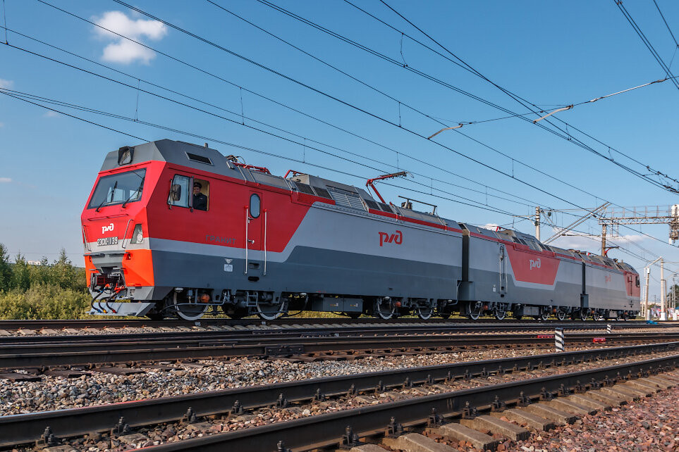 Электровоз 2ЭС10 с бустерной секцией, фото yelkz.livejournal.com