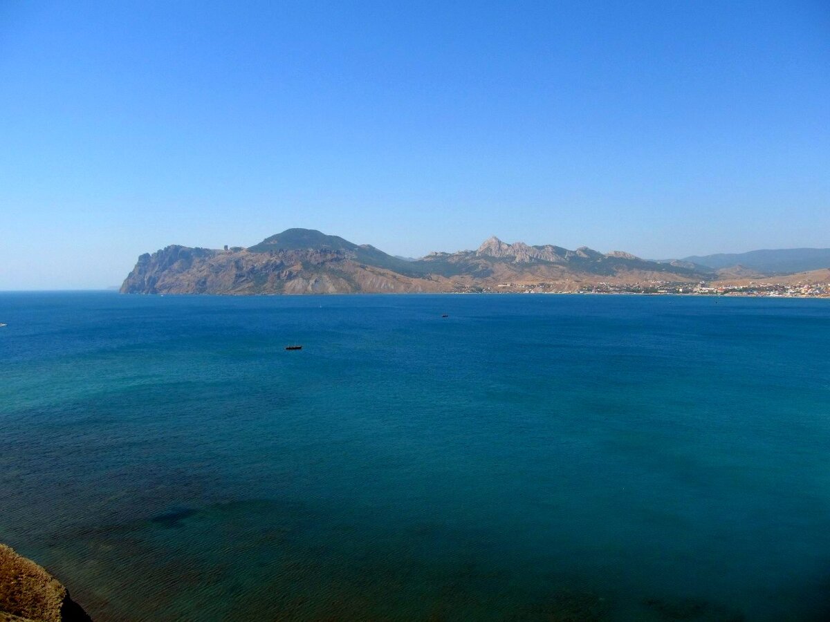Вид на Карадаг и Коктебель с Хамелеона