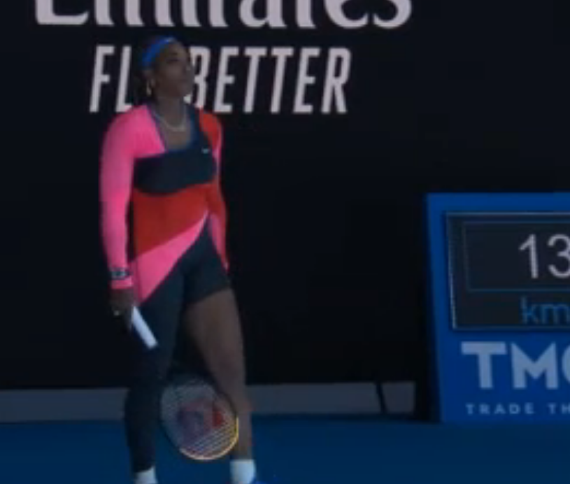 Серена Уильямс демонстрирует прекрасную игру в матче против Нины Стоянович из Сербии.