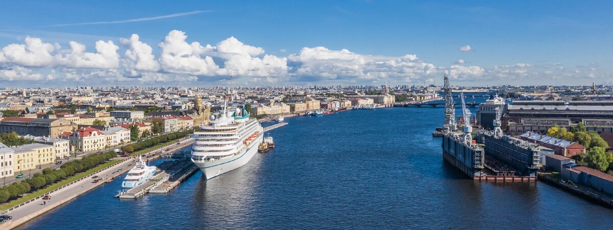 © A.Savin / Free Art License (Набережная Лейтенанта Шмидта, 2019 год)