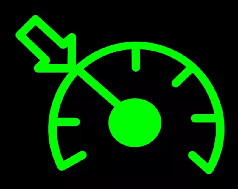 Значок круиз-контроль на приборной панели. Фото из свободных источников.