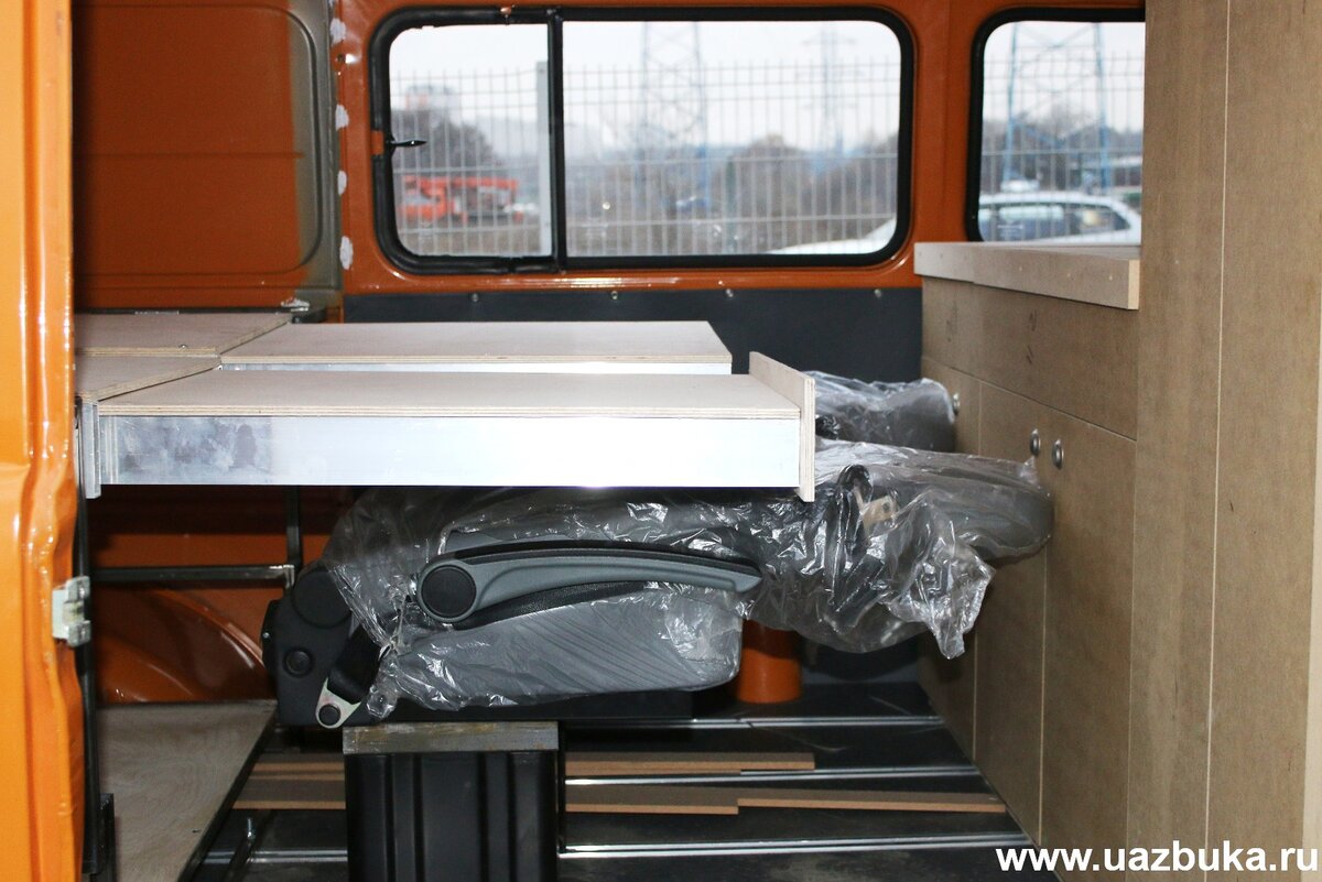 Прикидки расположения кресел и спального модуля